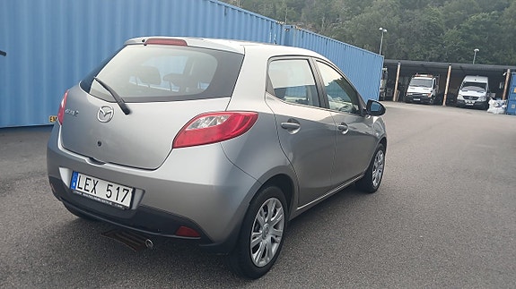 Mazda 2 4 of 13