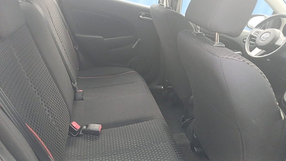 Mazda 2 11 of 13