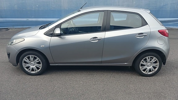 Mazda 2 9 of 13