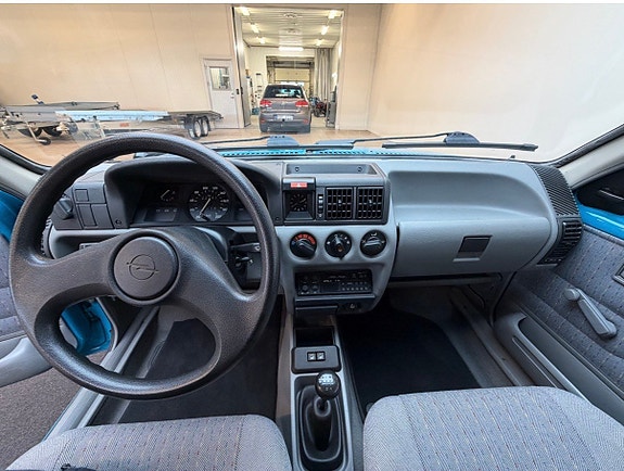 Opel Corsa 8 of 11