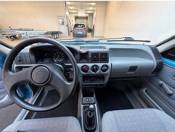 Opel Corsa 8 of 11