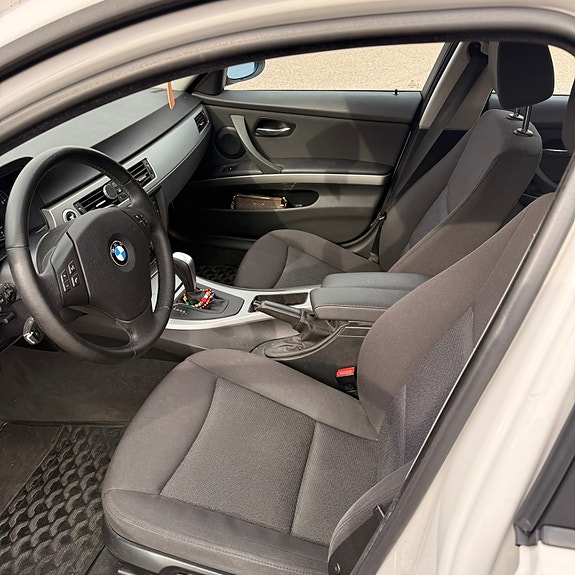 BMW 320i 5 of 9