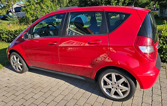 Mercedes-Benz A160 2 of 3