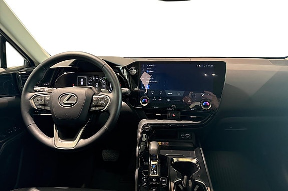 Lexus NX450h+ 8 of 25