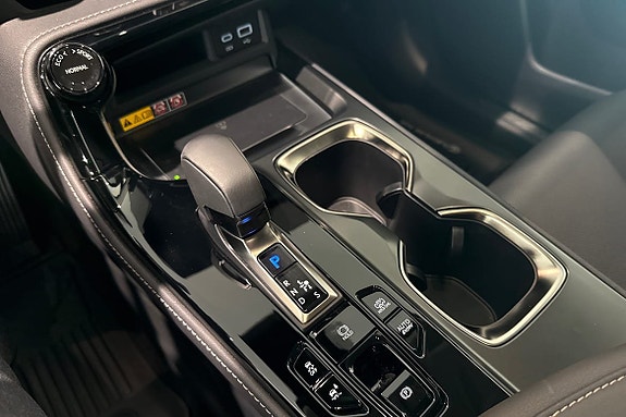 Lexus NX450h+ 24 of 25