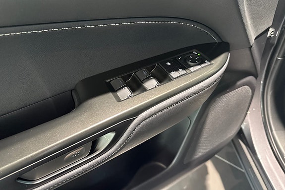 Lexus NX450h+ 19 of 25