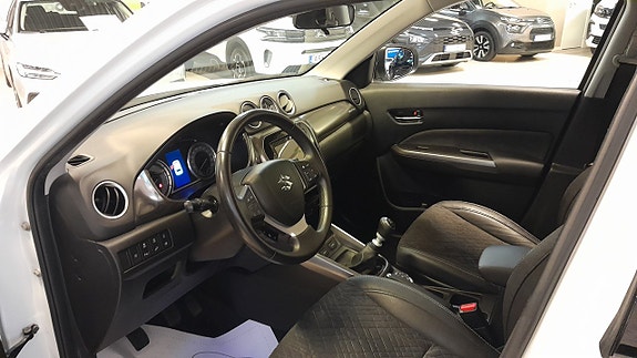 Suzuki Vitara 2 of 11