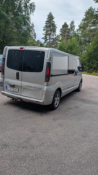 Opel Vivaro 2 of 9