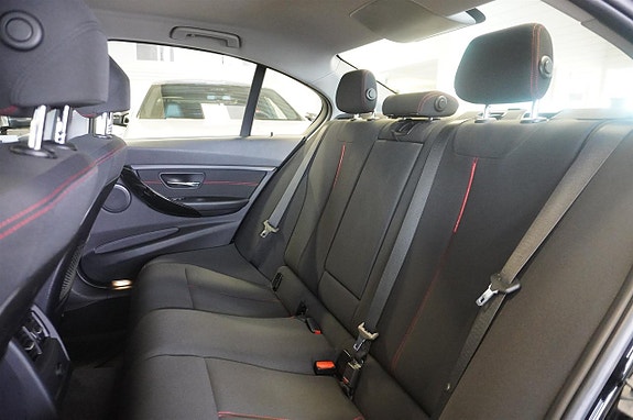BMW 320d 12 of 13