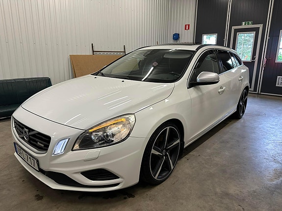 Volvo V60 2 of 6