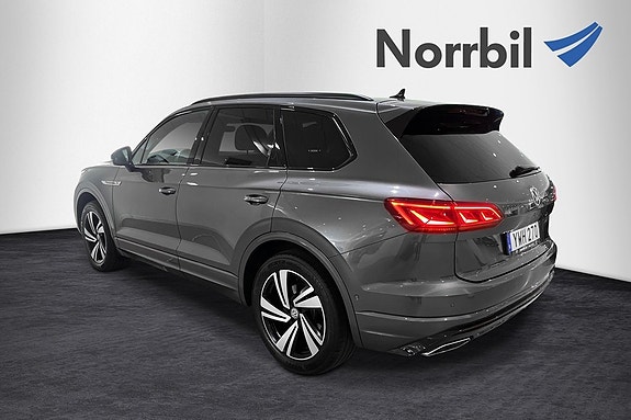 Volkswagen Touareg 4 of 12