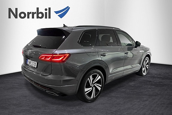 Volkswagen Touareg 2 of 12