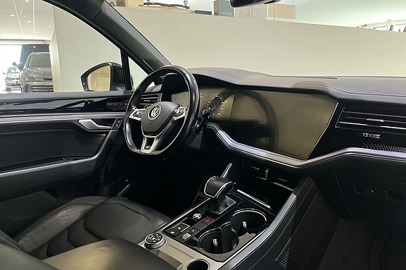 Volkswagen Touareg 8 of 12
