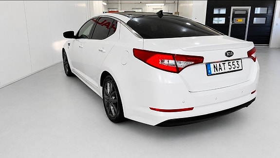 Kia Optima 2 of 18