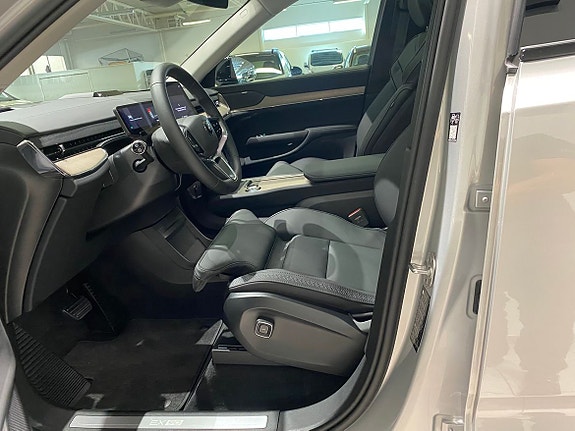 Volvo EX90 16 of 25