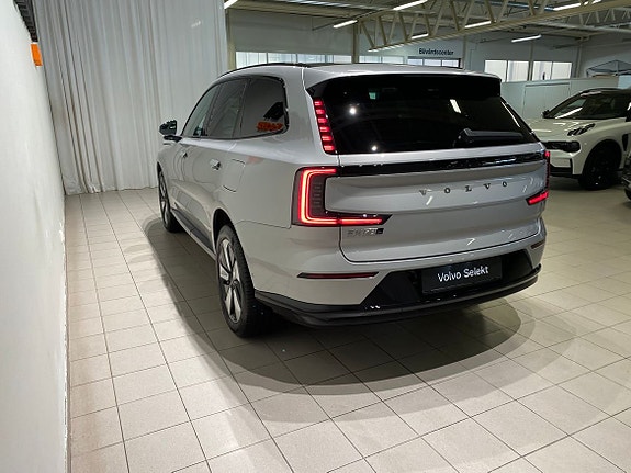Volvo EX90 13 of 25