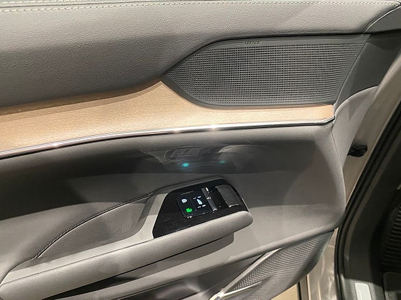 Volvo EX90 11 of 25