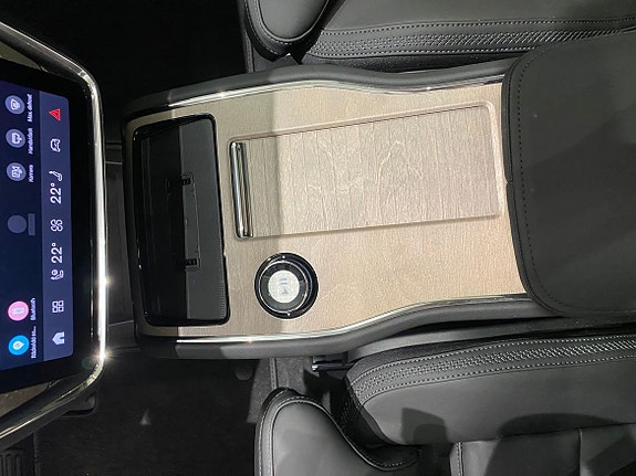 Volvo EX90 18 of 25