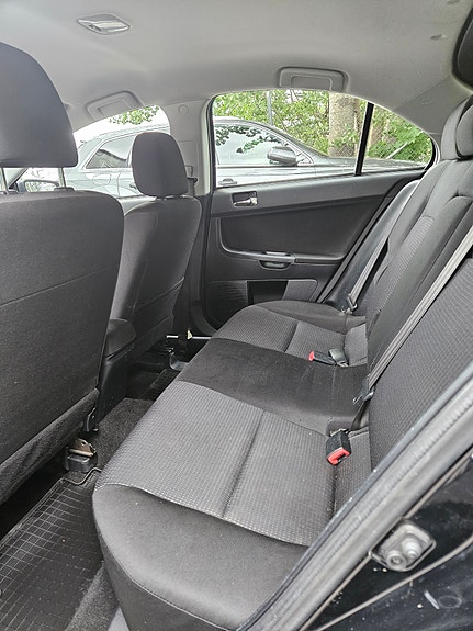 Mitsubishi Lancer 4 of 9