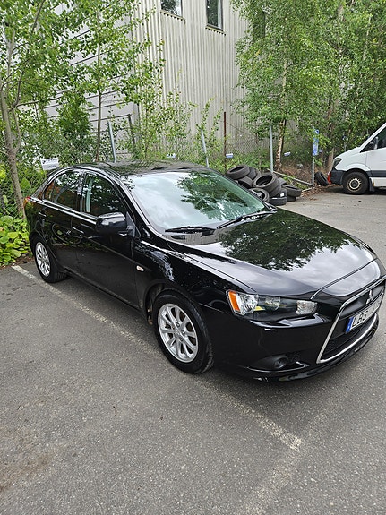 Mitsubishi Lancer 7 of 9