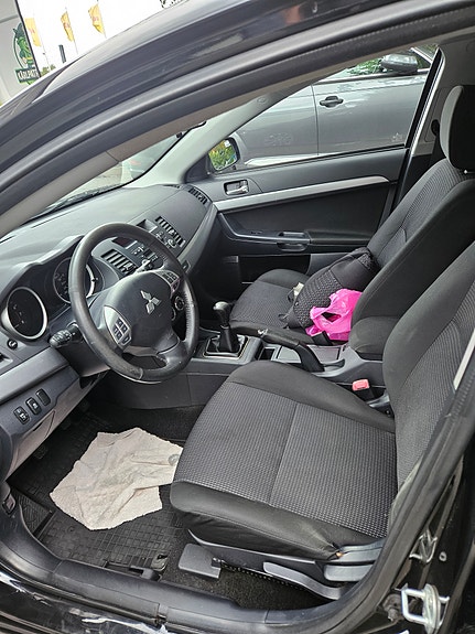 Mitsubishi Lancer 5 of 9