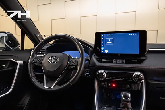 Toyota RAV4 12 of 20