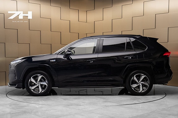 Toyota RAV4 2 of 20