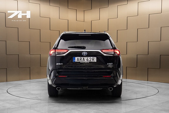Toyota RAV4 4 of 20