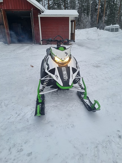 Arctic-cat M8000 3 of 4