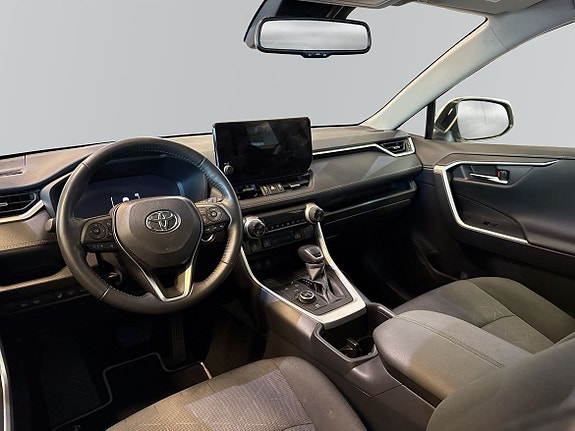 Toyota RAV4 10 of 18