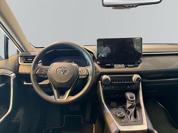 Toyota RAV4 9 of 18