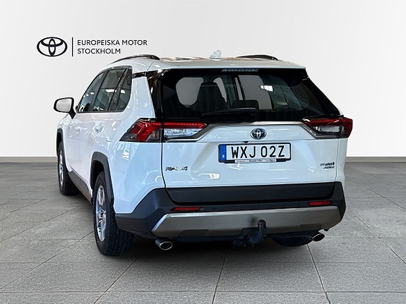 Toyota RAV4 3 of 18