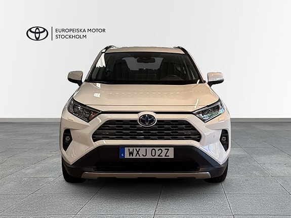 Toyota RAV4 6 of 18