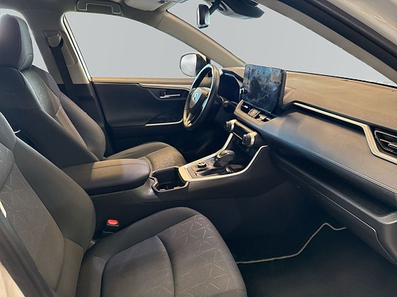 Toyota RAV4 7 of 18