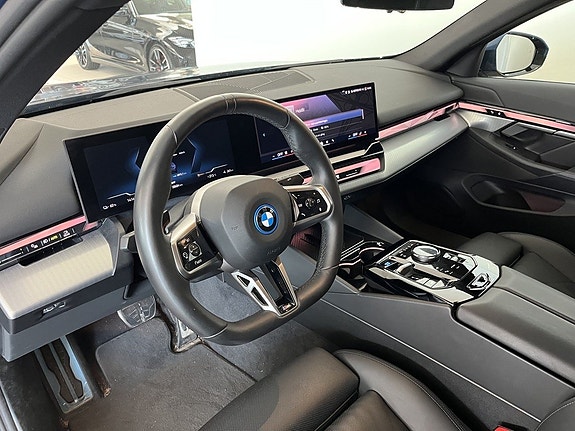 BMW i5 6 of 15