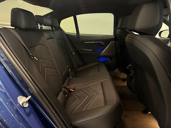 BMW i5 7 of 18