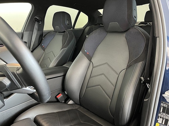 BMW i5 7 of 15