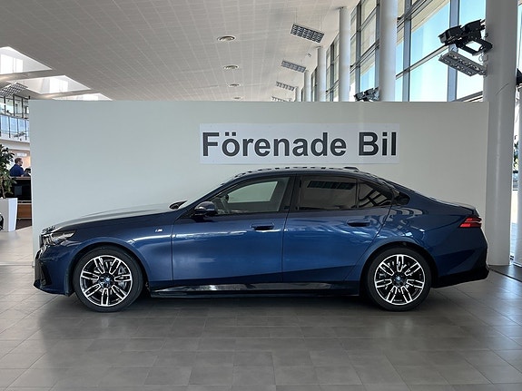 BMW i5 3 of 15