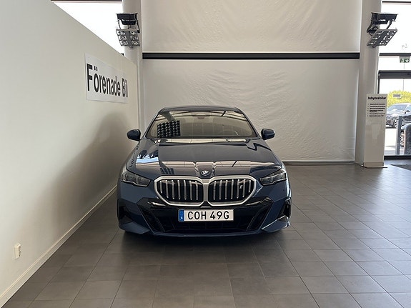 BMW i5 2 of 15