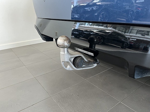 BMW i5 12 of 15