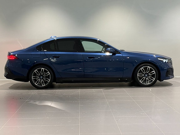 BMW i5 3 of 18