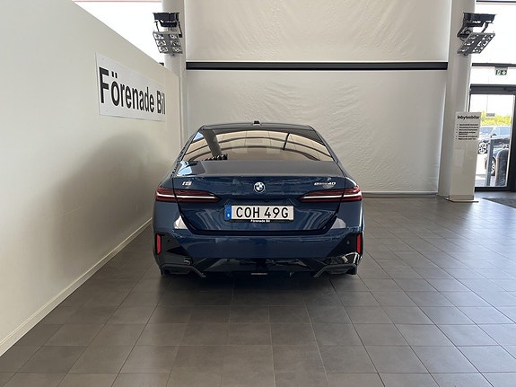 BMW i5 14 of 15