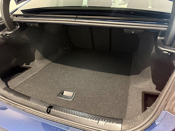BMW i5 6 of 18