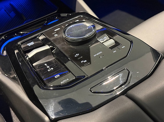 BMW i5 16 of 18
