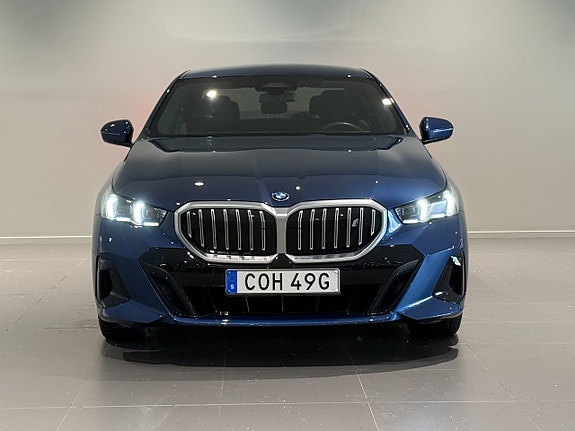 BMW i5 2 of 18