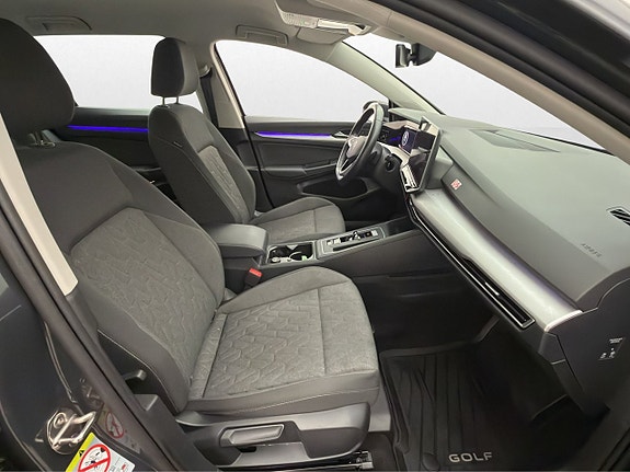 Volkswagen Golf VIII 27 of 30