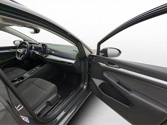 Volkswagen Golf VIII 28 of 30