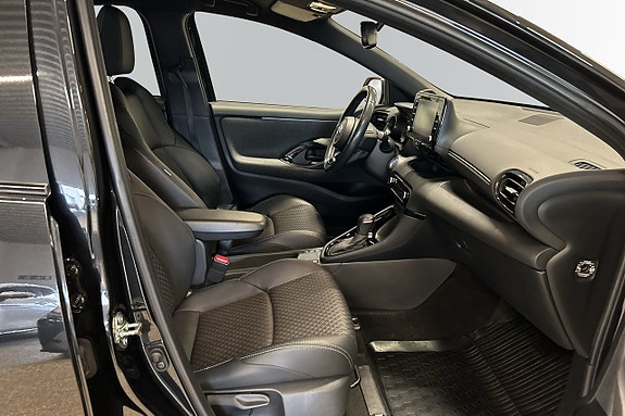 Toyota Yaris 9 of 12