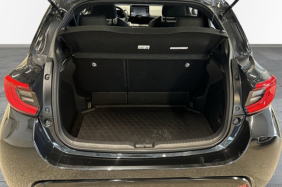 Toyota Yaris 10 of 12