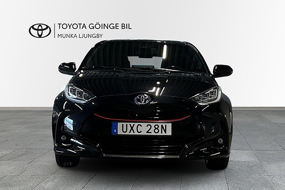 Toyota Yaris 4 of 12